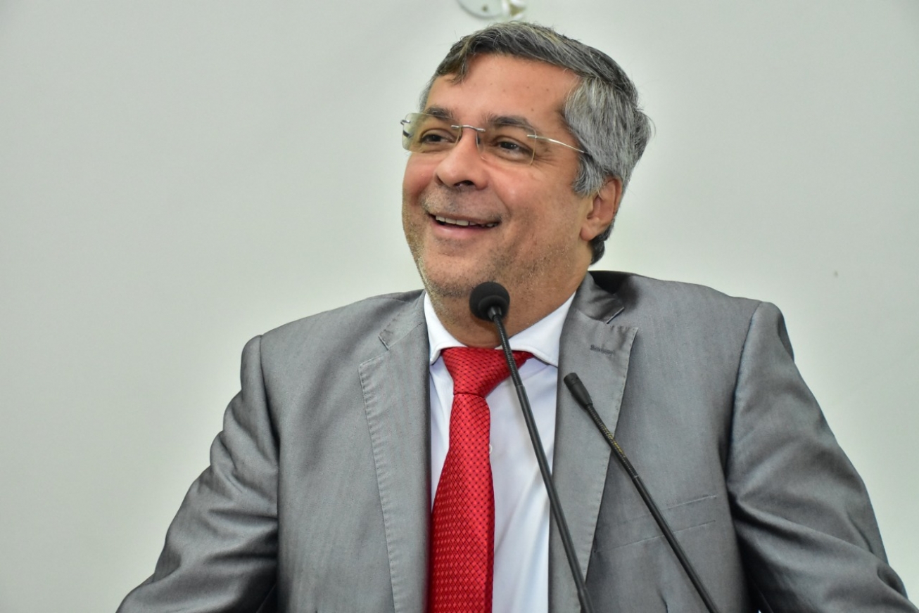 Reconhecimento à imprensa marca último discurso de Fernando Torres como  presidente da Câmara – Olá Bahia